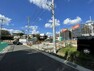現況外観写真 鳩ヶ谷駅まで徒歩22分。開発分譲住宅。（2023年10月25日撮影）