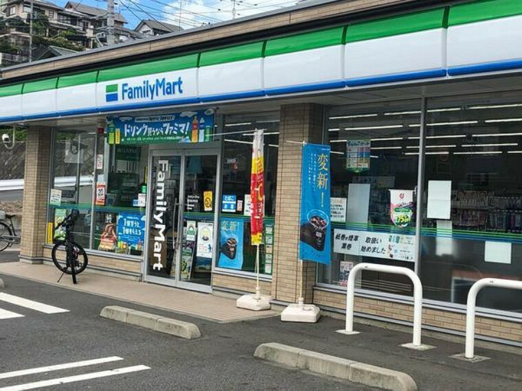 コンビニ ファミリーマート町田金井町店