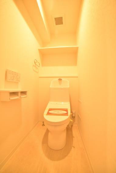 トイレ トイレは暖房便座・温水洗浄機能付きでいつでも快適！