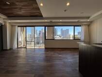 ゆとりある広さのリビングと開放感のある眺望。家具の配置もしやすい空間です。