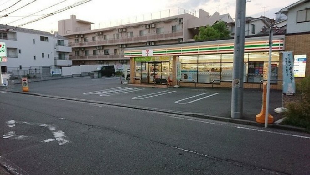 コンビニ セブンイレブン横浜別所南店