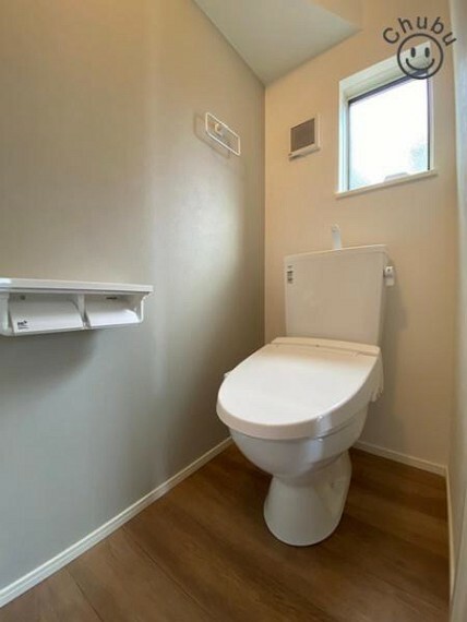 トイレ いつも清潔にお使いいただけるよう、ウォシュレットの操作パネルは壁付けリモコンになってます