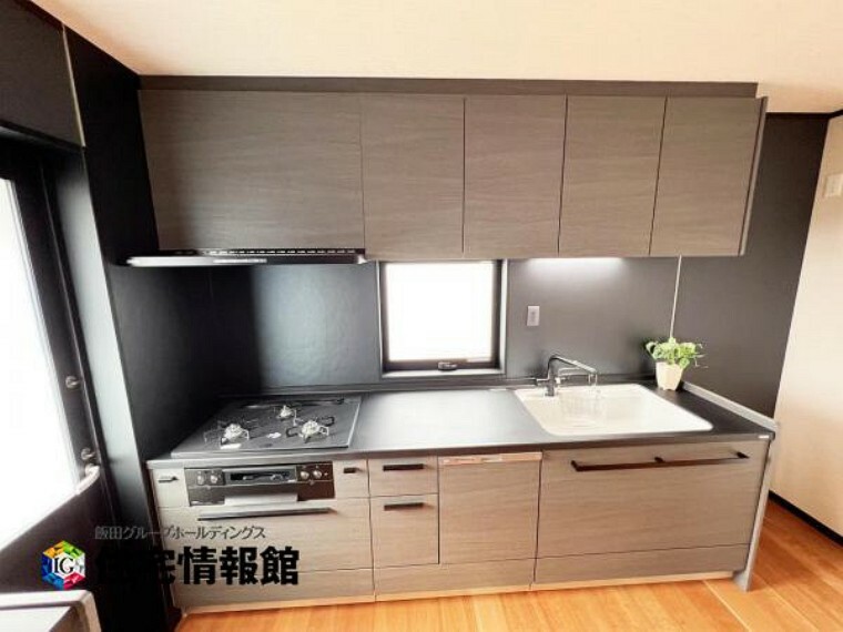 キッチン キッチンは使いやすいI型です。ビルトイン食洗機や3口コンロなど、機能性に優れています。