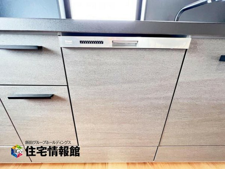 キッチン ビルトインタイプの食洗機でキッチンの水回りがスッキリ片付きます。