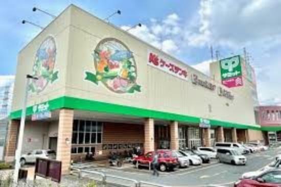 スーパー サミットストア東寺方店（営業時間は朝9時から夜12時まで。店内がとても広く品揃えが豊富なスーパーです。）