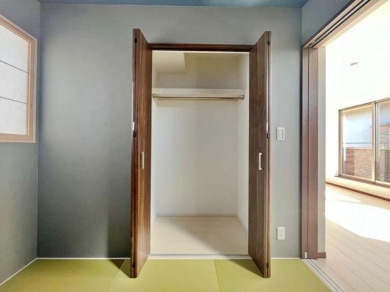 収納 扉も付いた2段になっている使いやすい収納スペースです。