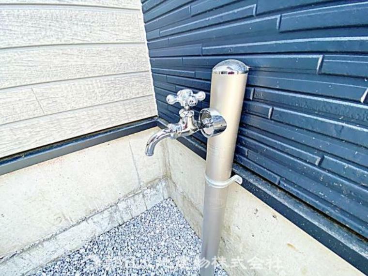 敷地内には立水栓がございます。