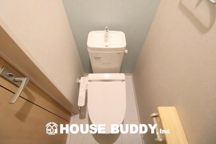 トイレ 1階、2階ともにお手入れも楽々、清潔感のあるシャワートイレを採用しました。
