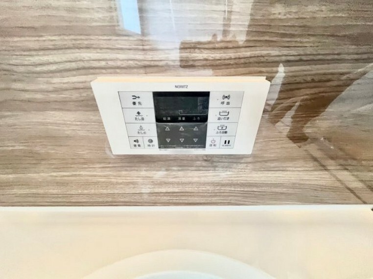 発電・温水設備 お風呂はボタンひとつで一定量の湯を浴槽に張ったり、保温や追い焚きをすることができる便利な機能付き さらにキッチンまわりにスイッチがあるため、急がしい家事の合間でもラクラク操作ができちゃいます