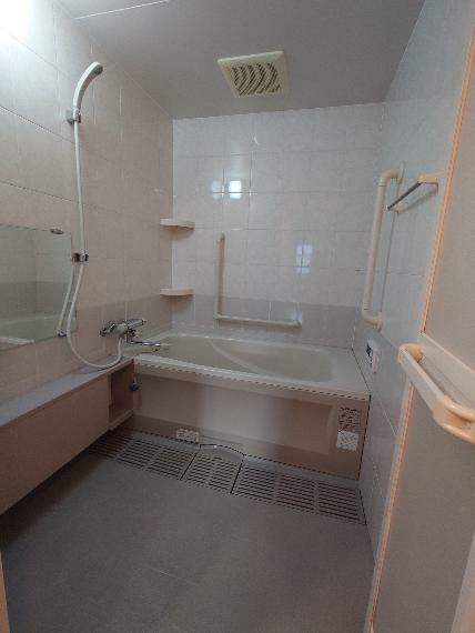 洗い場がゆったりした1418サイズの浴室