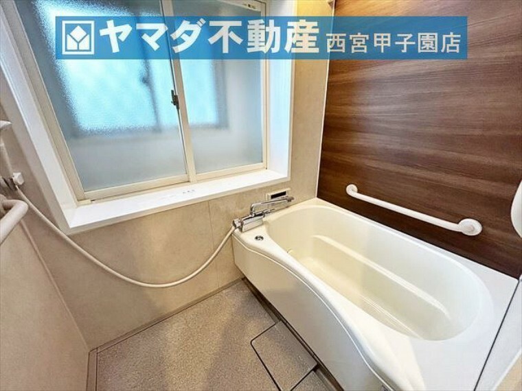 浴室 浴室暖房乾燥機付きのバスルームです。