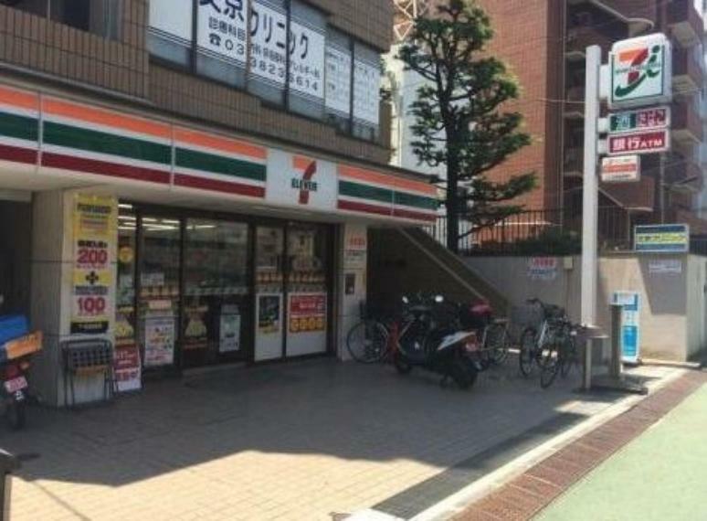 コンビニ セブンイレブン文京千駄木1丁目店 徒歩4分。