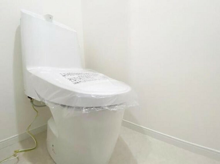 トイレ ホワイトを基調とした、清潔感のある空間に仕上げられています。