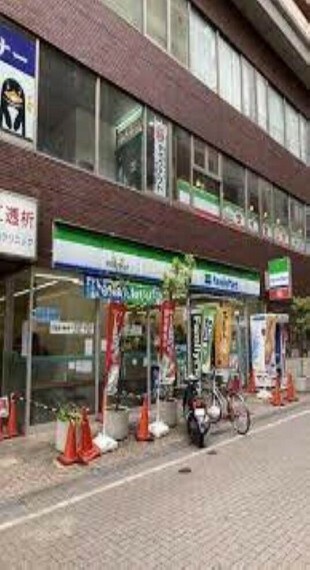 コンビニ ファミリーマート 町田鶴川駅北店まで約600m