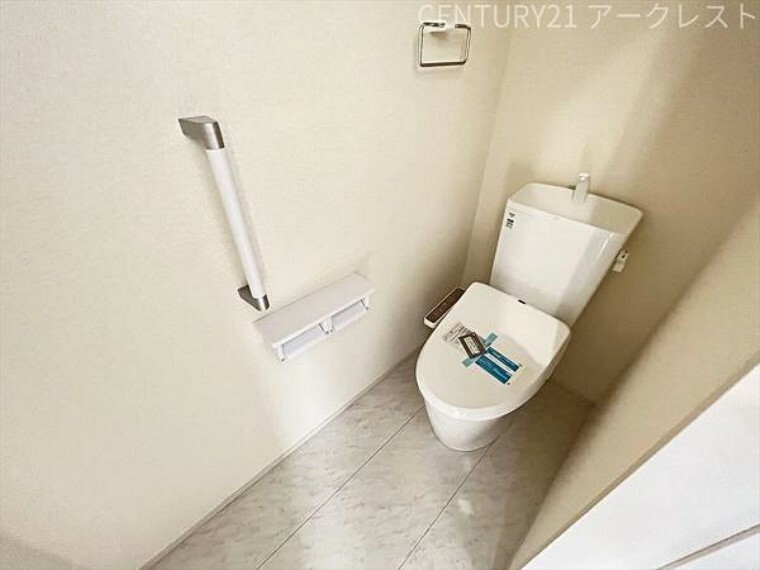 トイレ 2階の温水洗浄便座トイレです