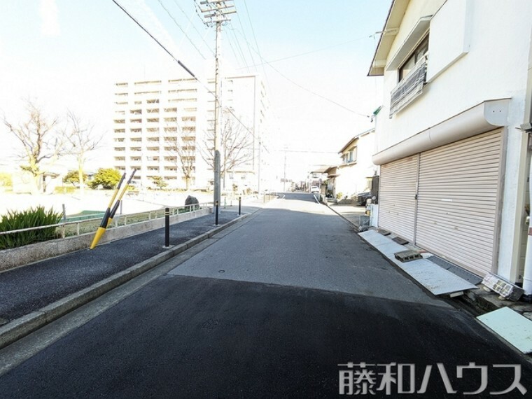 現況写真 1号棟側　接道状況および現場風景　【名古屋市北区安井2丁目】