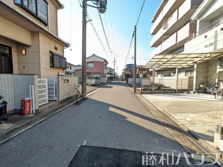 現況写真 2号棟側　接道状況および現場風景　【名古屋市北区安井2丁目】