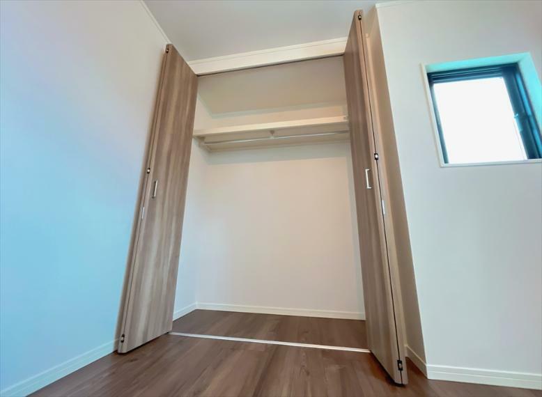 洋室 【5号棟/洋室（収納）】 充実した収納は、お部屋をいつでもきれいな状態に保つことができます。