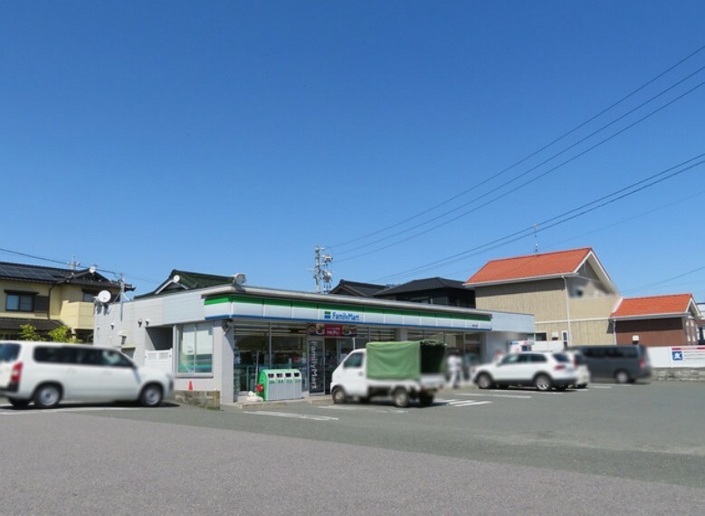 コンビニ ファミリーマート蒲郡大塚店