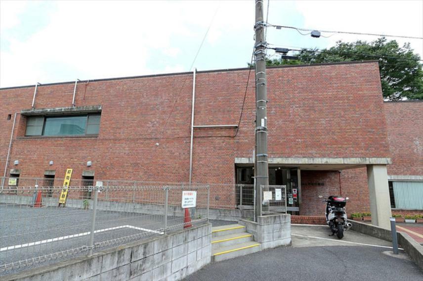 図書館 日野市立中央図書館