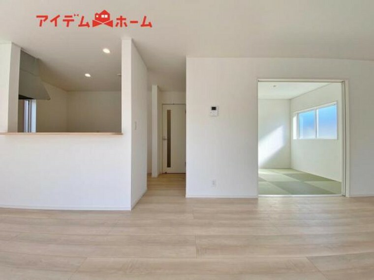 ダイニング リビングと隣り合った和室の扉を開ければ 一つの部屋として使用でき、ゆとりのある空間を実現！