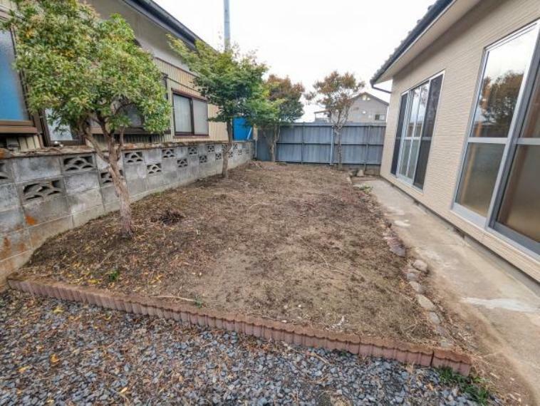 庭 庭スペースがあります。ガーデニングもできます（買主様ご負担にて土の入れ替えが必要になる場合がございます）