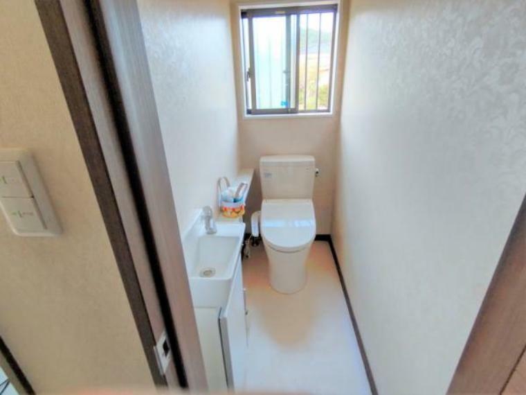 トイレ 【トイレ】1階と2階にトイレがあります。