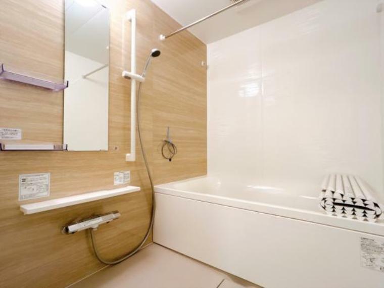 浴室 【リフォーム済】新品ハウステック製1400mm×1800mmタイプを設置しました。洗い場が広く使いやすいタイプです。浴室乾燥付です。