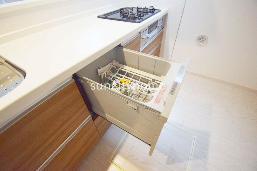 食洗器付き、収納力豊富なシステムキッチンを用意しております。