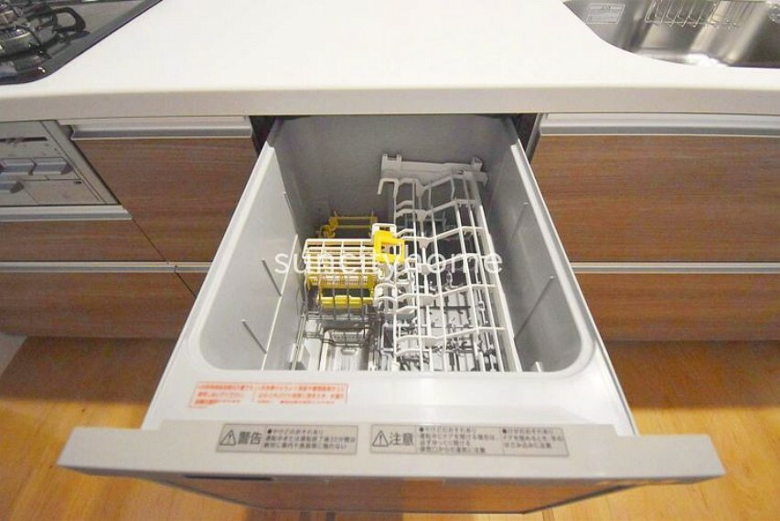食洗器付き、収納力豊富なシステムキッチンを用意しております。