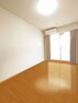 【洋室1】※画像はCGにより家具等の削除、床・壁紙等を加工した空室イメージです。