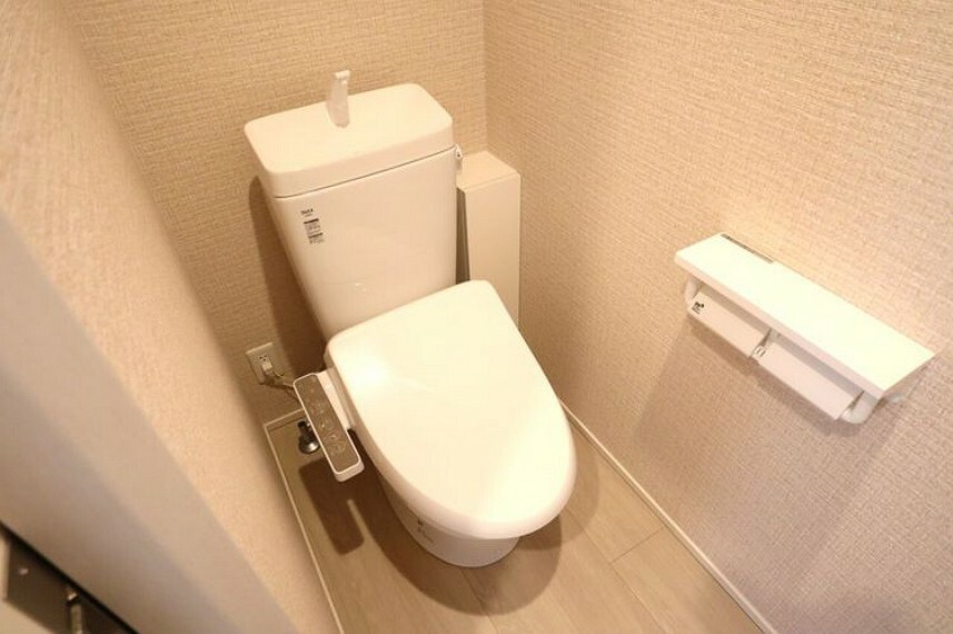 トイレ 各階にトイレがあります 夜間に階段を使わずに済むので便利です