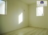 子供部屋 洋室・居室3　　　　6.7帖＋大型クローゼット＋南向デザインサッシ窓の2面採光！