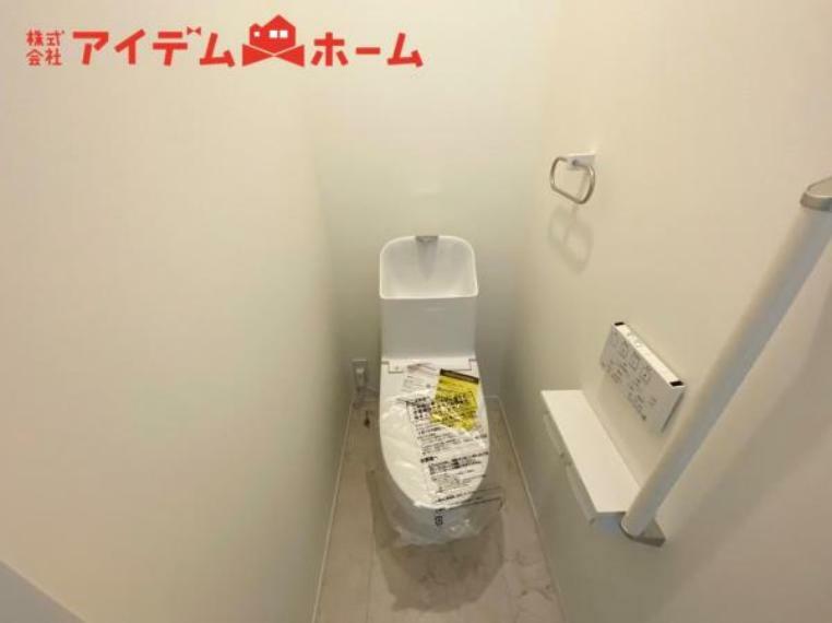 トイレ 6号棟 温水での洗浄機能がついておりますので、 清潔かつ衛生面も安心です。