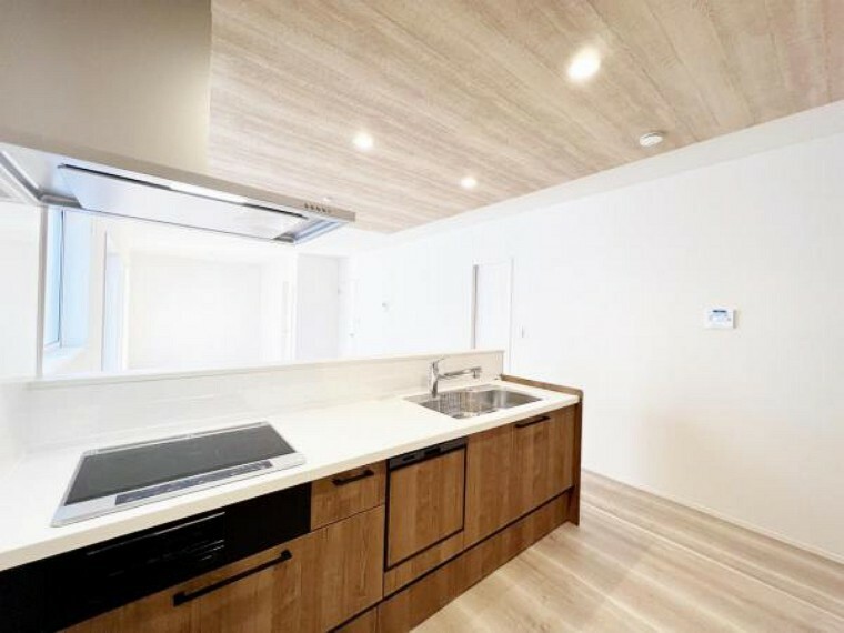 空間に溶け込むデザインで清潔感のあるキッチンです。