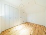 【居室】壁面クローゼットがあればタンスを置く必要がなく、出っ張りのないスッキリ空間を維持できます。