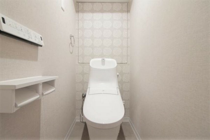 トイレ ホワイトのトイレは清潔感があって気持ちいいですね！