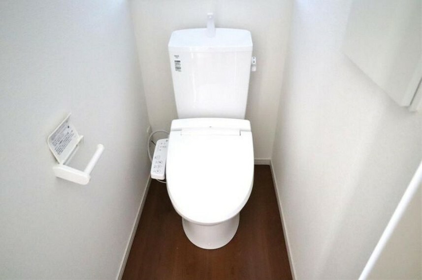同仕様写真（内観） トイレ　同仕様　各階にトイレがあります 夜間に階段を使わずに済むので便利です
