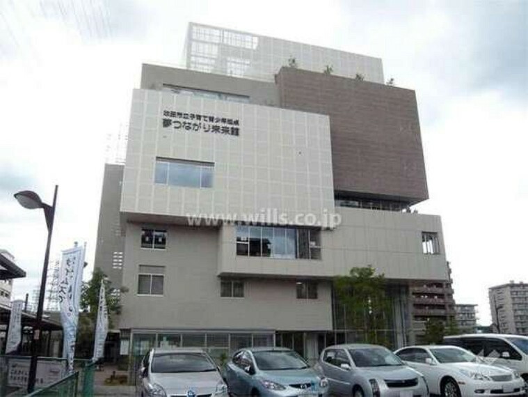 図書館 山田駅前図書館の外観