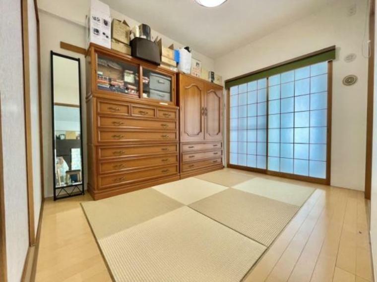 和室 和室は小さなお子様を遊ばせたり、洗濯物をたたむ時に使用したりなど、さまざまな生活シーンにフィットする寛ぎスペースです。