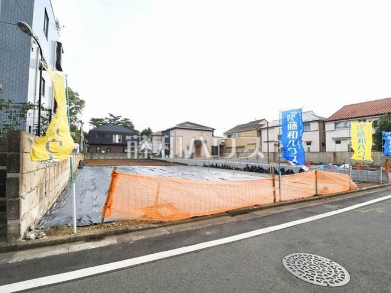 現況写真 現場風景　【東久留米市学園町1丁目】 見学はしたいけど、なかなか時間が取れない・・・そんな方に出勤前や仕事終わりにマイホームを見学できるサポートをいたします。