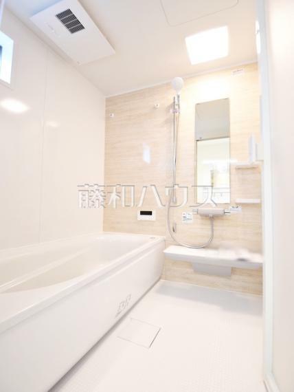 浴室 2号棟　白を基調とした清潔感あふれるバスルームです　　【世田谷区宇奈根2丁目】