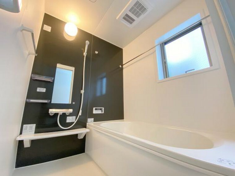 浴室 ■くつろぎの1坪浴室、追い焚き機能＆浴室乾燥機付き