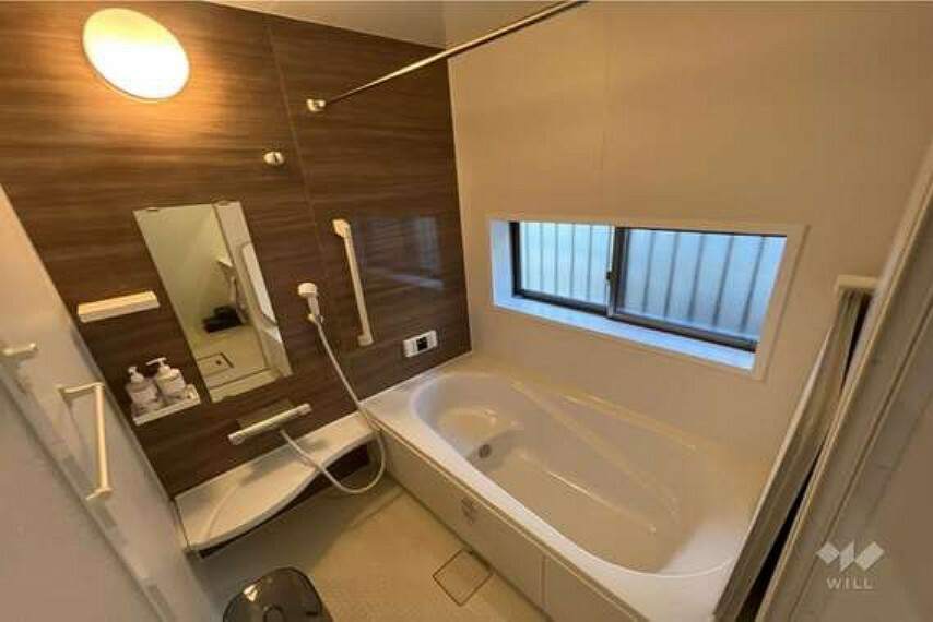 浴室 浴室、窓がついているので通風良好でカビが生えにくいです［2023年11月30日撮影］