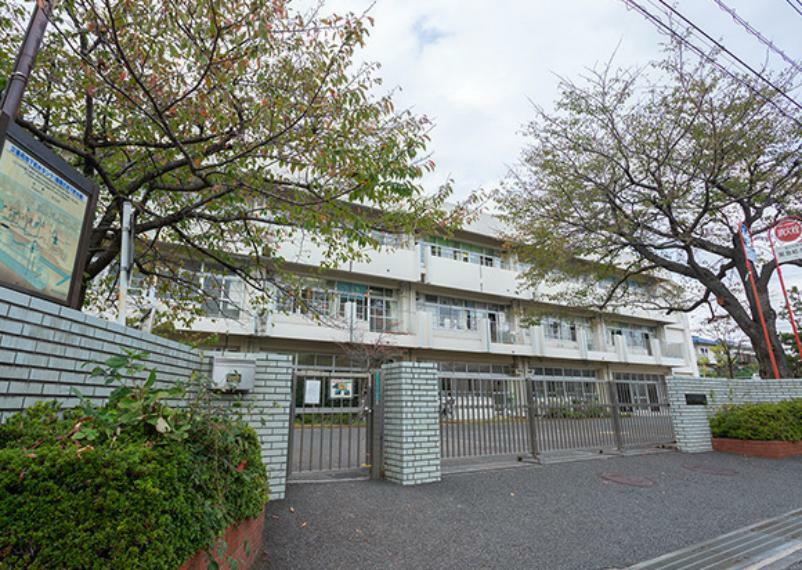 小学校 横浜市立いぶき野小学校 学校教育目標『夢に向かって 希望をもち ともにはばたく いぶき野の子「～温かい言葉 思いやりの心 笑顔あふれる学校～」』