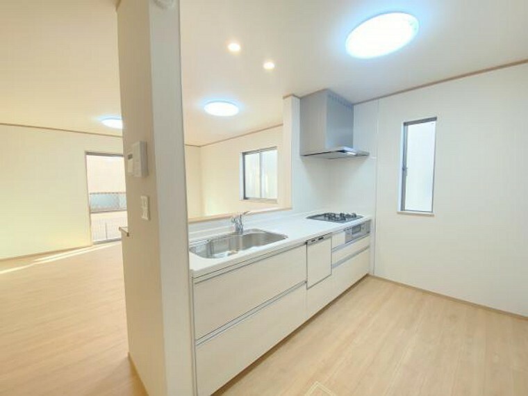 キッチン ■1階に水回りを集約した家事動線の良い間取り設計