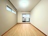 洋室 【居室】充分な広さの寝室には、収納スペースもしっかり設けてあります。