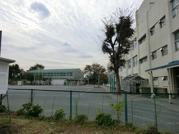 小学校 横浜市立瀬谷第二小学校まで約540m