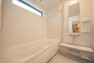 浴室 【浴室】窓のあるバスルームは明るく気持ちの良い空間です!!　換気環境も良好。掃除もスムーズに出来ます。
