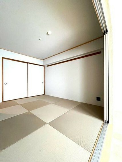 琉球畳は、ベッドや重たい家具を置いても、へこみにくいのが特徴です